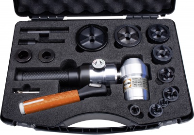 Hydraulic pump set, inclined, with punching dies and pre-drilling and drawing pins for steel